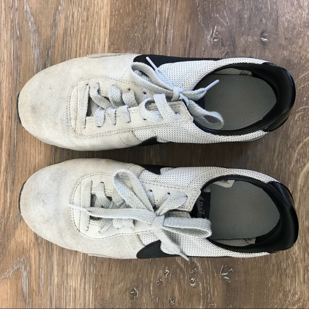 Grey walking nikes - Picture 2 of 3